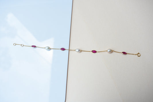18K gold bracelet with ruby and pearl stations