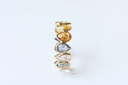 Pear-cut multicolor sapphire eternity ring in 18K gold, zigzag bezel setting