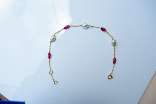 18K gold bracelet with ruby and pearl stations