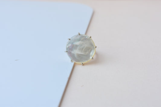 Round mother of pearl cabochon ring in 925 silver