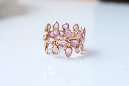Cabochon pink sapphire clover eternity ring in 18K gold