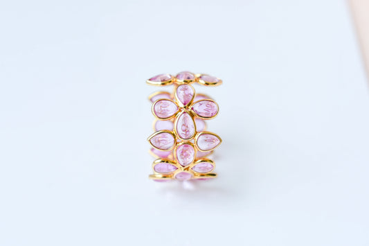 Cabochon pink sapphire clover eternity ring in 18K gold