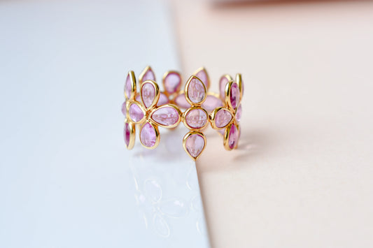 Cabochon pink sapphire clover eternity ring in 18K gold