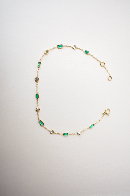 18K gold bracelet with emerald and diamond stations