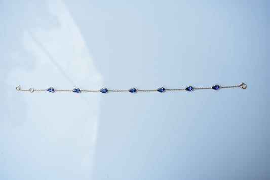 18K gold bracelet with pear-cut tanzanite stations