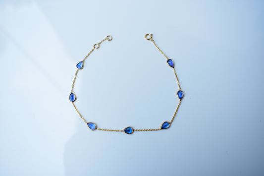 18K gold bracelet with pear-cut tanzanite stations