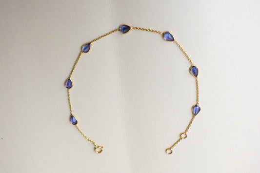 18K gold bracelet with pear-cut tanzanite stations