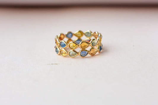 Pear-cut multicolor sapphire woven eternity ring in 18K gold, blue tones
