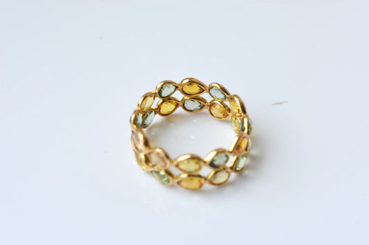 Pear-cut multicolor sapphire woven eternity ring in 18K gold, gold and citrine tones