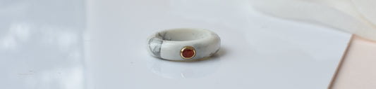 Howlite Band Ring with Orange Sapphire in 18K Gold – Handmade Carved Stone Ring