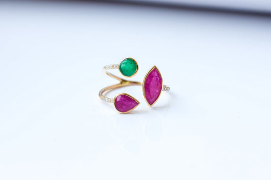Emerald and ruby cluster ring in 18K gold with open split shank