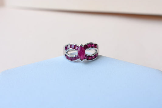 Ruby bow-shaped infinity ring in 925 silver