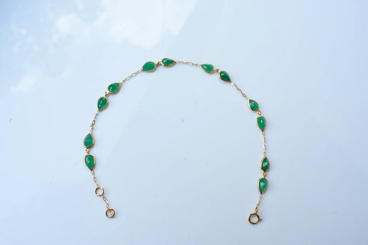 18K gold bracelet with pear-cut emerald drops