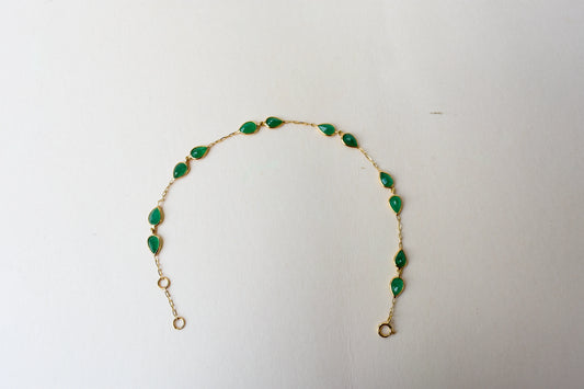 18K gold bracelet with pear-cut emerald drops