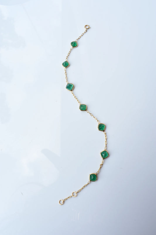 18K gold bracelet with cabochon-cut emerald stations