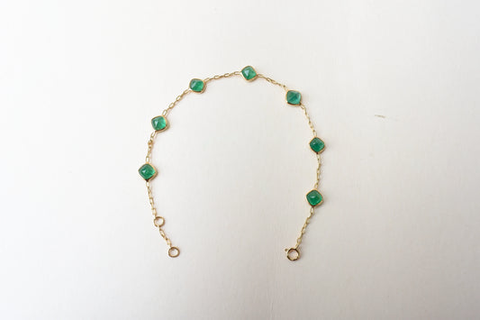 18K gold bracelet with cabochon-cut emerald stations