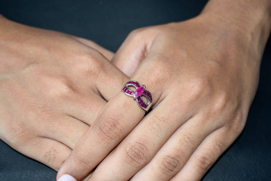 Ruby bow-shaped infinity ring in 925 silver