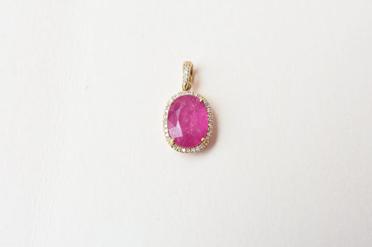 18K gold pendant with ruby and diamond halo