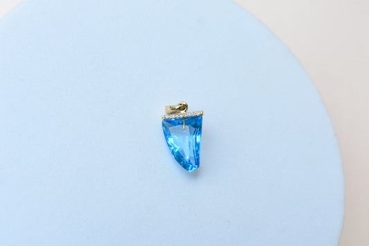 18K gold pendant with faceted blue topaz and diamond bail