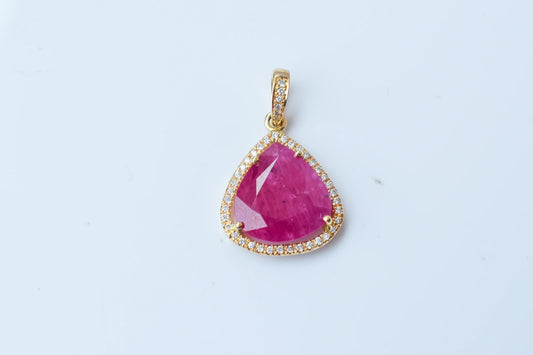 18K gold pendant with rose-cut ruby and diamond halo