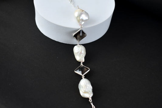 Smoky quartz and baroque pearl bracelet with bezel-set stones in 925 silver