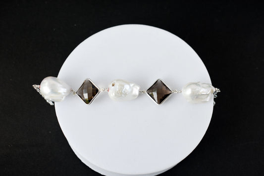 Smoky quartz and baroque pearl bracelet with bezel-set stones in 925 silver