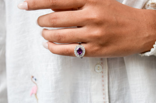 Oval amethyst halo ring in 925 silver