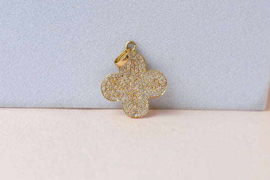 18K gold diamond pavé clover pendant