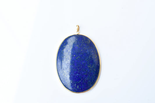 18K gold pendant with large bezel-set oval lapis lazuli cabochon