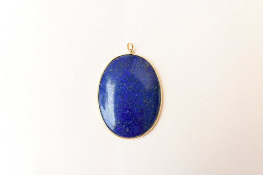 18K gold pendant with large bezel-set oval lapis lazuli cabochon