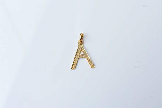 18K gold pendant with diamond pavé letter A