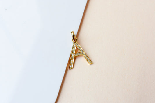 18K gold pendant with diamond pavé letter A