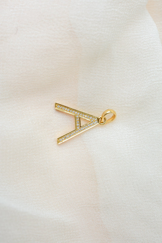 18K gold pendant with diamond pavé letter A