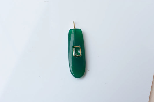 18K gold pendant with elongated green onyx slab and accent stone