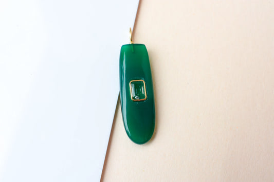 18K gold pendant with elongated green onyx slab and accent stone