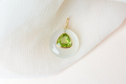 18K gold pendant with diamond pavé bitten apple design