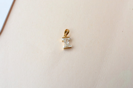 18K gold pendant with baguette lab-grown diamond letter H