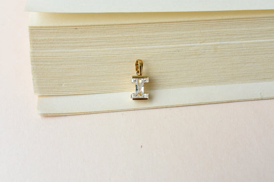 18K gold pendant with baguette lab-grown diamond letter H