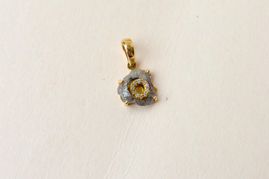 18K gold pendant with rough diamond crystal and pavé diamond halo