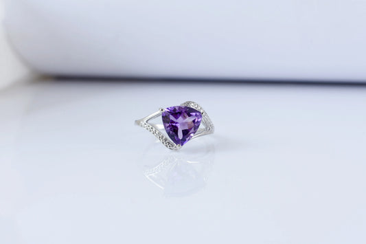 Amethyst trillion-cut split shank ring in 925 silver