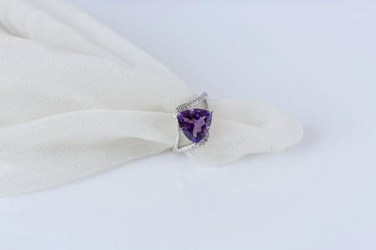 Amethyst trillion-cut split shank ring in 925 silver