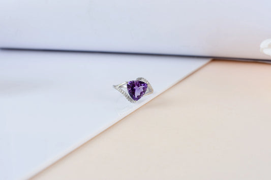 Amethyst trillion-cut split shank ring in 925 silver