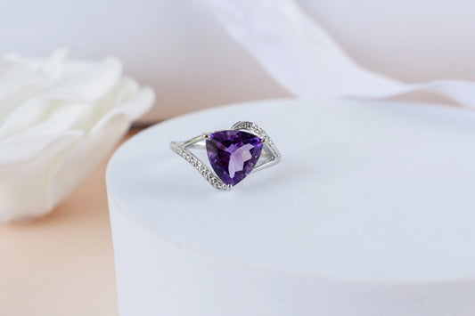 Amethyst trillion-cut split shank ring in 925 silver