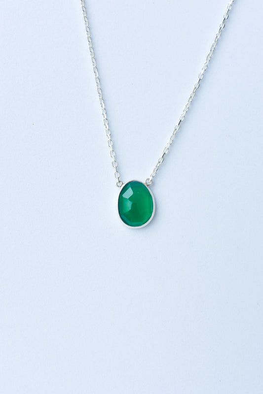 Green Onyx Pendant Necklace in Silver | Oval Solitaire