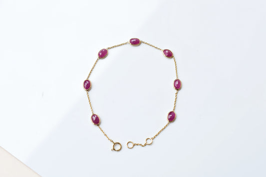 18K gold bracelet with bezel-set oval ruby stations