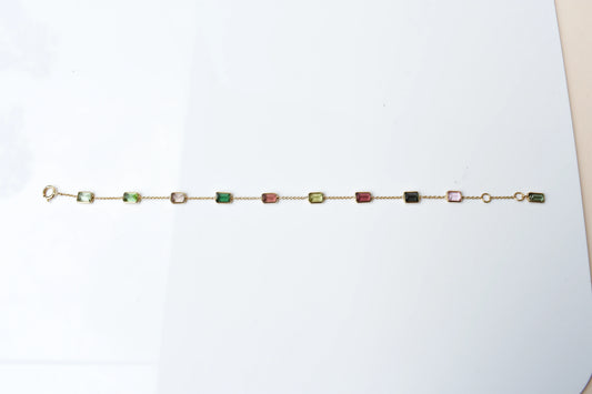 18K gold bracelet with emerald-cut pink and green tourmaline stations