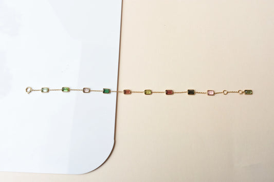 18K gold bracelet with emerald-cut pink and green tourmaline stations