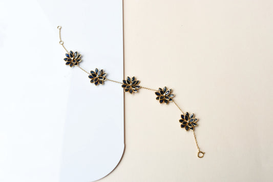 18K gold bracelet with blue sapphire flower clusters and diamond centers