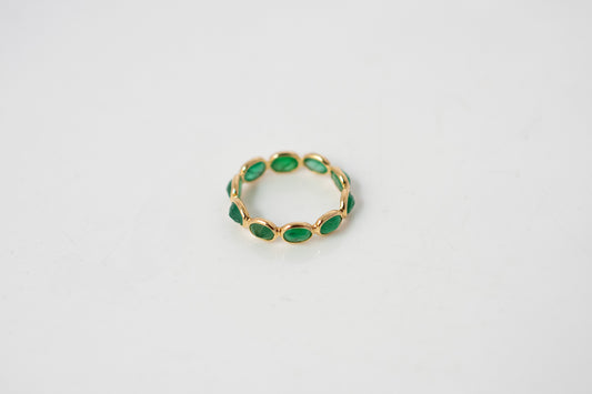Oval-cut emerald gemstone eternity ring in 18K gold with bezel setting