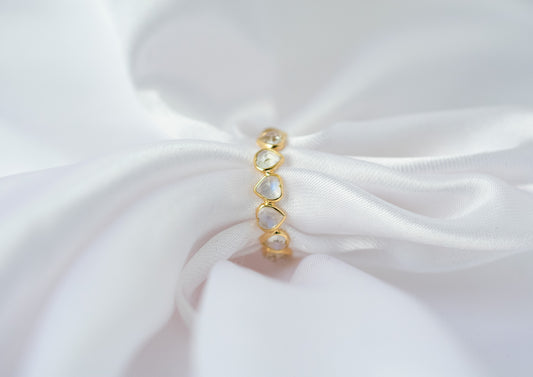 Heart-cut rainbow moonstone gemstone eternity ring in 18K gold with bezel setting